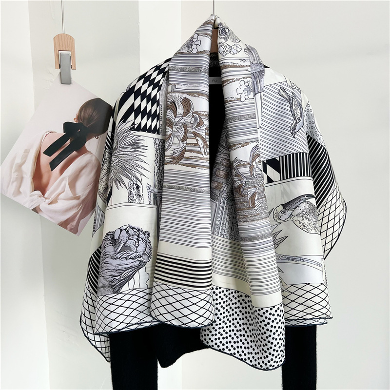Travel Accessories Designer - Büyük İpek Eşarplar Markalar Tasarımcı El