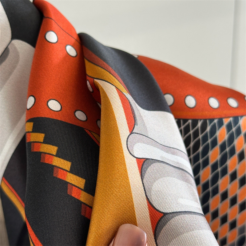 Eyer Baskılı İpek Eşarp Lüks T - Travel Accessories Designer incelemesi ve fiyatı